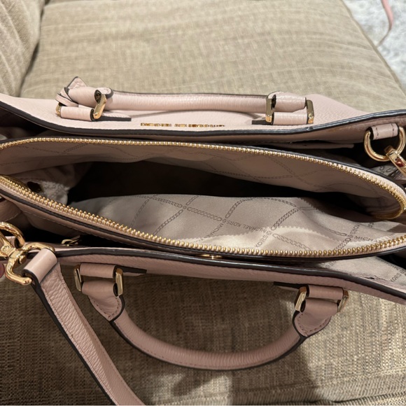 Large Michael Kors purse - Picture 2 of 4